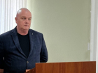 Пьяный замглавы Акимовского округа Халевин уснул на лавочке и обматерил полицейских