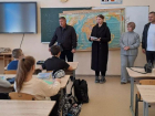 Запорожских школьников начали учить оплачивать коммунальные услуги 