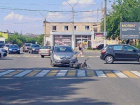 Водитель скутера попал в больницу после жуткого ДТП с иномаркой в Мелитополе