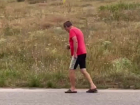 Мужчину с гранатой в руках засняли на видео в Запорожье