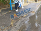 Читатели «Блокнота» показали опасную остановку с разбитым тротуаром в Мелитополе