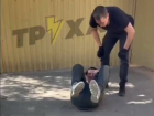Мужчина с голым членом приставал к прохожим и получил за это по лицу в Запорожье