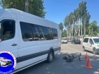 В Мелитополе микроавтобус сбил подростков на электросамокате
