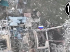 Опубликовано видео водружения российского флага в Пятихатках Запорожской области