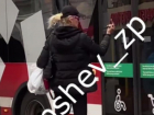 В Запорожье пьяная «ведьма» прокляла пассажира автобуса и стала звездой соцсетей