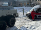 Машина скорой помощи оказалась в ледяной ловушке в Запорожье
