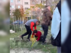 Гопники избили школьников во дворе многоэтажки в Запорожье: опубликованы кадры мордобоя