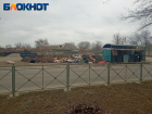 Житель Мелитополя показал масштабную свалку возле нового педиатрического центра