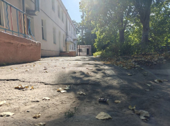 Появились кадры упавших на детский сад обломков украинского БПЛА в Бердянске