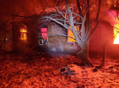 В селе Чапаевка сгорел частный дом после удара дрона ВСУ