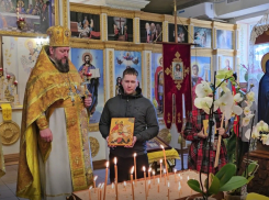 Икону от питерского мастера получил храм Мелитополя в честь 23 февраля