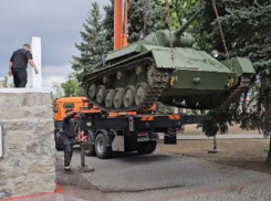 Танк Т-70, вошедший первым в Мелитополь при освобождении, сняли с постамента