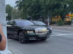 Элитная иномарка за 32 млн рублей попала на видео в Запорожье