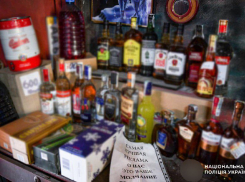 Пожилой мужчина хотел продать контрафактный алкоголь и сигареты на 3 млн рублей в Запорожье