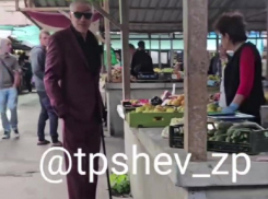 Воланда из «Мастера и Маргариты» встретили на рынке в Запорожье и сняли на видео