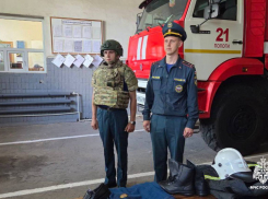 Запорожские сотрудники МЧС получили снаряжение для работы в зоне обстрелов