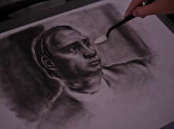 Школьница из запорожского села нарисовала портрет Путина ко дню его рождения