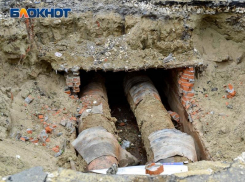 Водовод прорвало на территории областной больницы в Мелитополе 