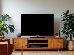 Почему телеканалы «Русского мира» перестали работать у запорожцев, ответил вещатель