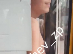 Хотел всем вдуть: полуголый парень возмутил запорожцев в автобусе 