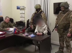 Жительница Бердянска на видео призналась в склонении подростка к употреблению наркотиков