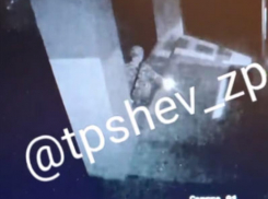 Неизвестный попытался подорвать вход в одну из городских школ Запорожья 