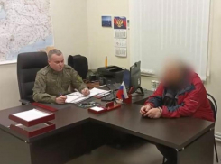 Дважды вонзил нож в шею: бердянец признался на камеру в расправе над своей мамой