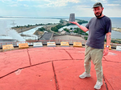 Бывавший на крыше ЗАЭС Артемий Лебедев заявил, что ему ездить в Запорожскую область «не токсично»