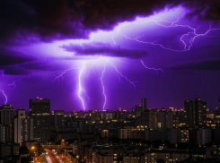 В Запорожской области объявили штормовое предупреждение из-за грозы и сильного ветра