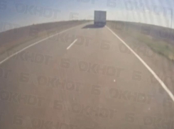 Появилось видео, где водитель фуры лихо увернулся от удара FPV-дрона в лобовуху в Запорожской области