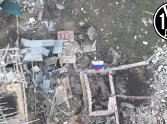 Опубликовано видео водружения российского флага в Пятихатках Запорожской области
