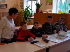 В школу-интернат в Мелитополе доставили гуманитарный груз с одеждой
