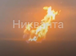 Город в огне: появилось видео из Каменки-Днепровской, обстрелянной ВСУ в ночь на 1 сентября 