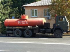 В Мелитополе организовали подвоз воды 10 августа: названы адреса и время
