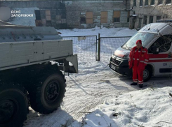 Машина скорой помощи оказалась в ледяной ловушке в Запорожье