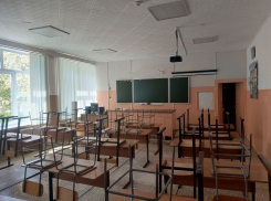 «Детям не дают учиться»: родители потребовали открыть новую школу в Днепрорудном