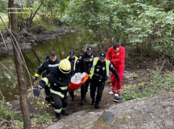 В Запорожье рыбак упал в реку и почти час звал на помощь