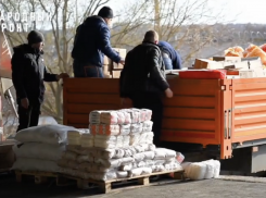 В точки горячего питания в Пологах доставили пять тонн продуктов