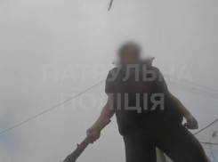 В Запорожье мужчина с топором напал на полицейских