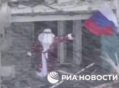Дед Мороз поднял российский флаг в Гуляйполе на Запорожском фронте