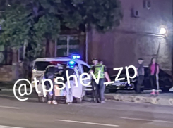 Автомобиль влетел в остановку и сбил парня в Запорожье