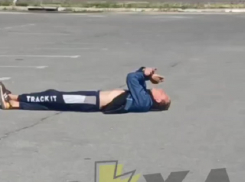 Запорожец ловил связь с космосом на парковке и попал на видео