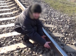 Житель Токмака показал на видео, как собирался взорвать железную дорогу