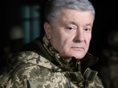 «Срочно четыре линии обороны для Днепра, Запорожья и Херсона»: Порошенко впал в истерику на заседании Верховной рады 