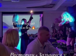 Жительница Запорожья ввязалась в скандал с персоналом бара из-за русской музыки