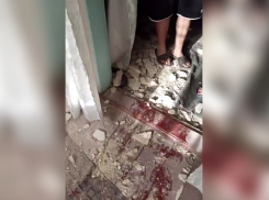 Появились кадры последствий удара дрона ВСУ по частному дому в Куйбышевском округе