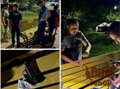 Двое парней устроили разборки с пистолетом на пляже в Запорожье