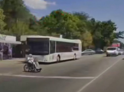 Опасный манёвр инвалида на дороге сняли на видео в Запорожье