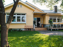 Жители прифронтового Днепрорудного массово возвращаются в регион