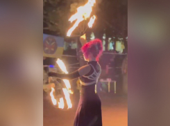 Опасные танцы с огнём сняли на видео в Запорожье